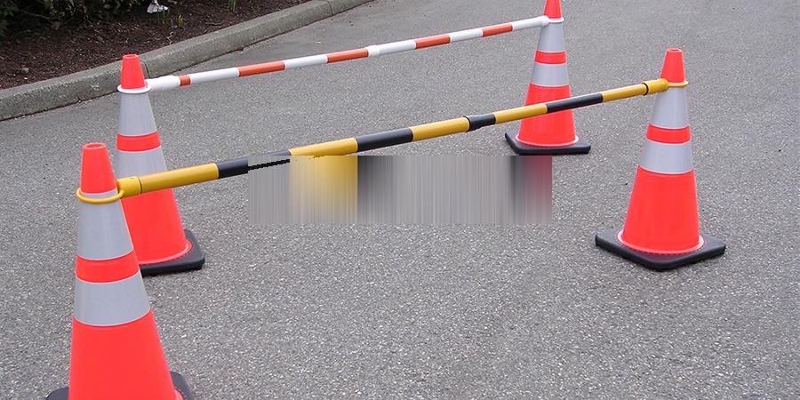 1.3M- 2.2M Retractable Cone Bar